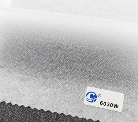 Indumenti con rivestimento a fusione realizzati in materiale fusibile non tessuto 100% poliestere