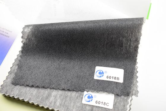 Indumenti con rivestimento a fusione realizzati in materiale fusibile non tessuto 100% poliestere