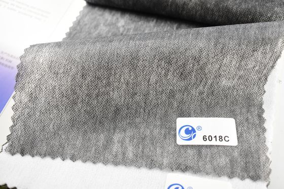 Indumenti con rivestimento a fusione realizzati in materiale fusibile non tessuto 100% poliestere